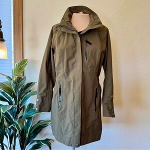 Eddie Bauer Rain Resistant trench with 2 way zipper and many pockets!